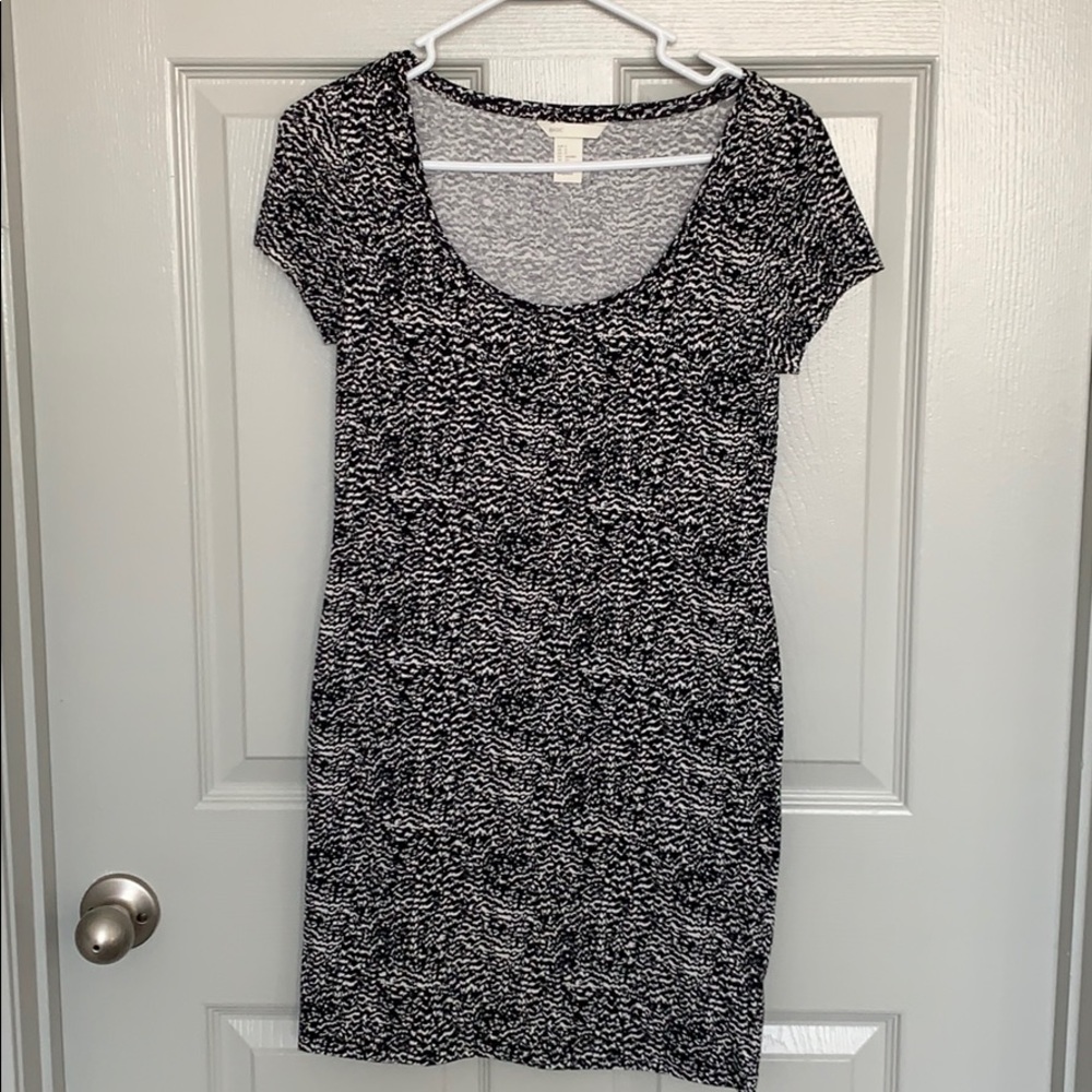 NWOT H&M Black/White Scoop Neck Dress Size Small